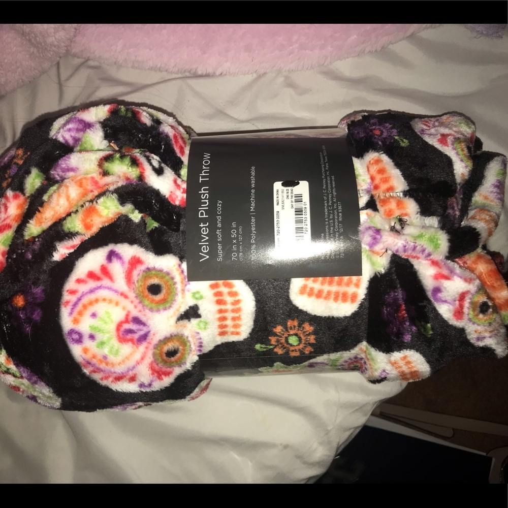 SOLD.  New Soft blanket